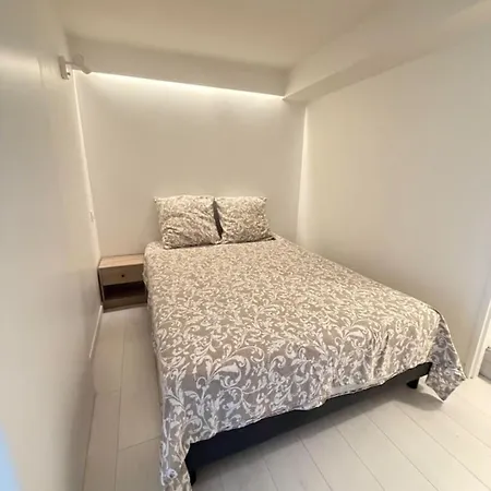 Moderne Equipe, Petit Exterieur * Nimes