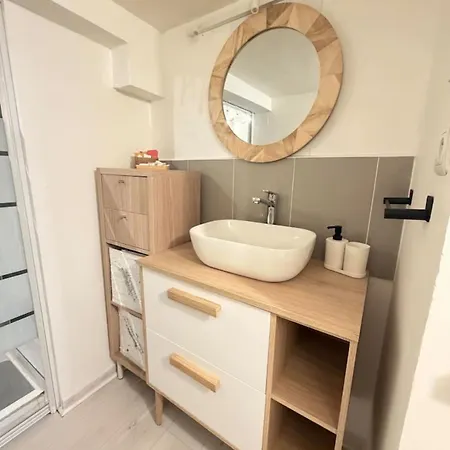 Moderne Equipe, Petit Exterieur Apartman *