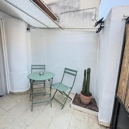 Moderne Equipe, Petit Exterieur * Nimes
